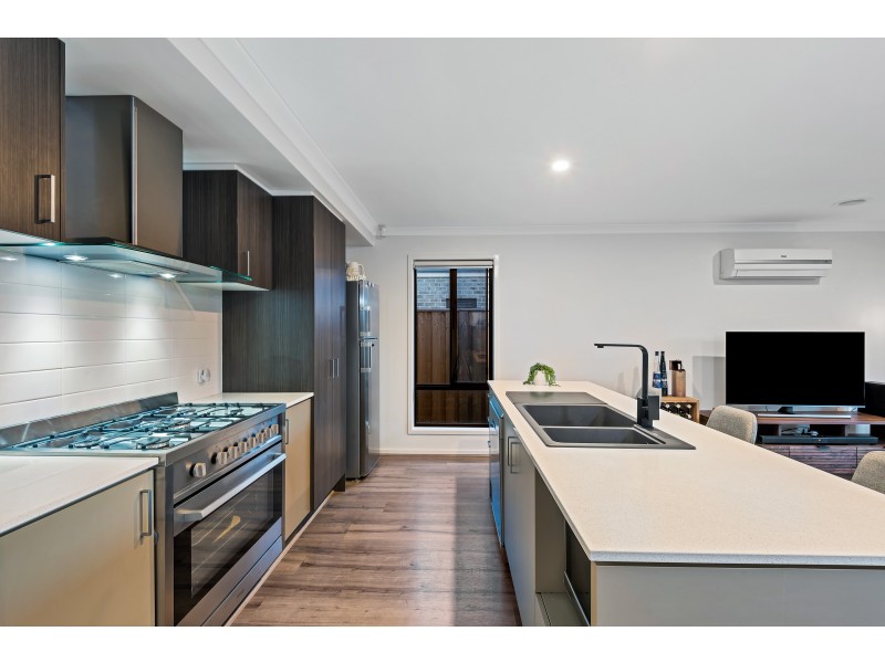 12 GALACTIC STREET, Mount Duneed VIC 3216