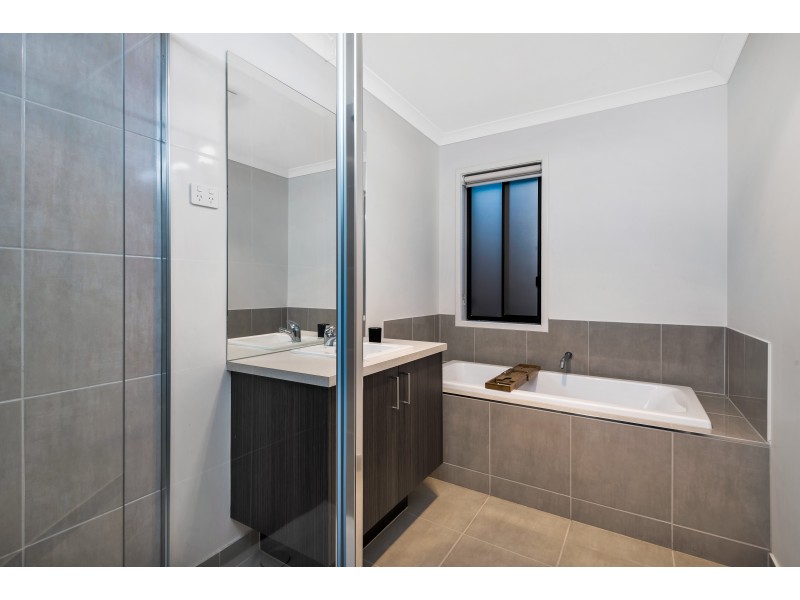 12 GALACTIC STREET, Mount Duneed VIC 3216