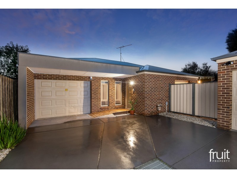 3/2 COSGROVE STREET, Breakwater VIC 3219