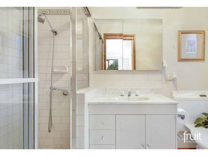 4 JACKMAN ROAD, Newtown VIC 3220