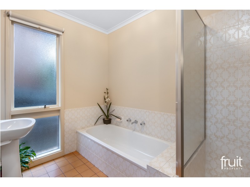 4 JACKMAN ROAD, Newtown VIC 3220