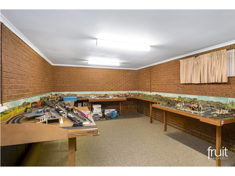 4 JACKMAN ROAD, Newtown VIC 3220