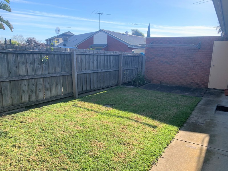 4/8 Shaw Close, Bell Post Hill VIC 3215