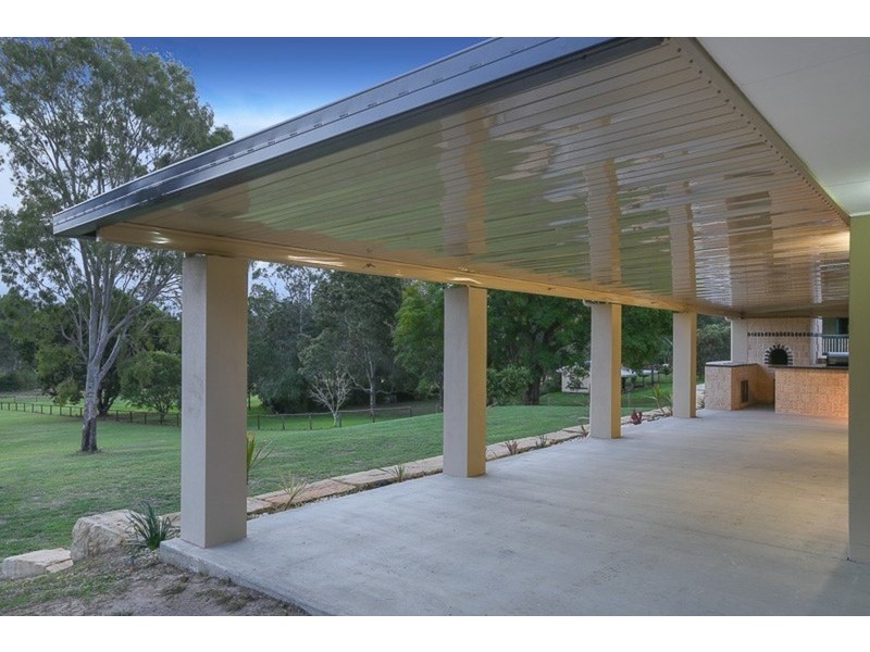 33-35 Islandview Street, Barellan Point QLD 4306