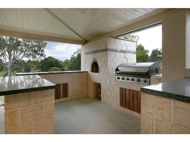 33-35 Islandview Street, Barellan Point QLD 4306