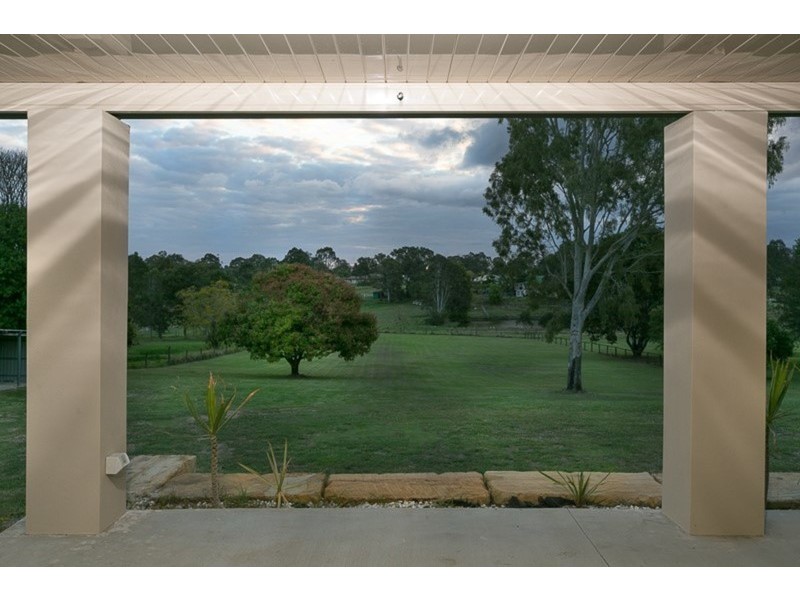 33-35 Islandview Street, Barellan Point QLD 4306