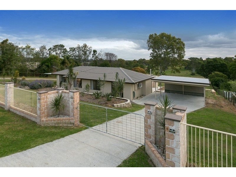 33-35 Islandview Street, Barellan Point QLD 4306