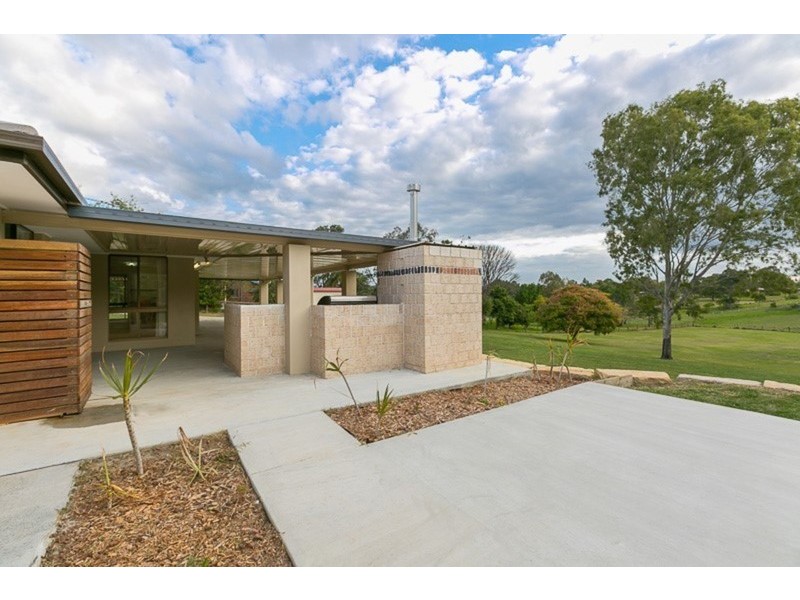 33-35 Islandview Street, Barellan Point QLD 4306