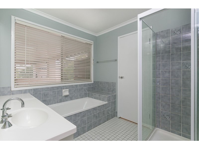 33-35 Islandview Street, Barellan Point QLD 4306