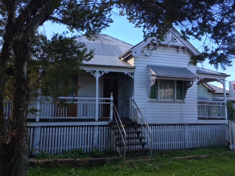 4 Brisbane Road, East Ipswich QLD 4305