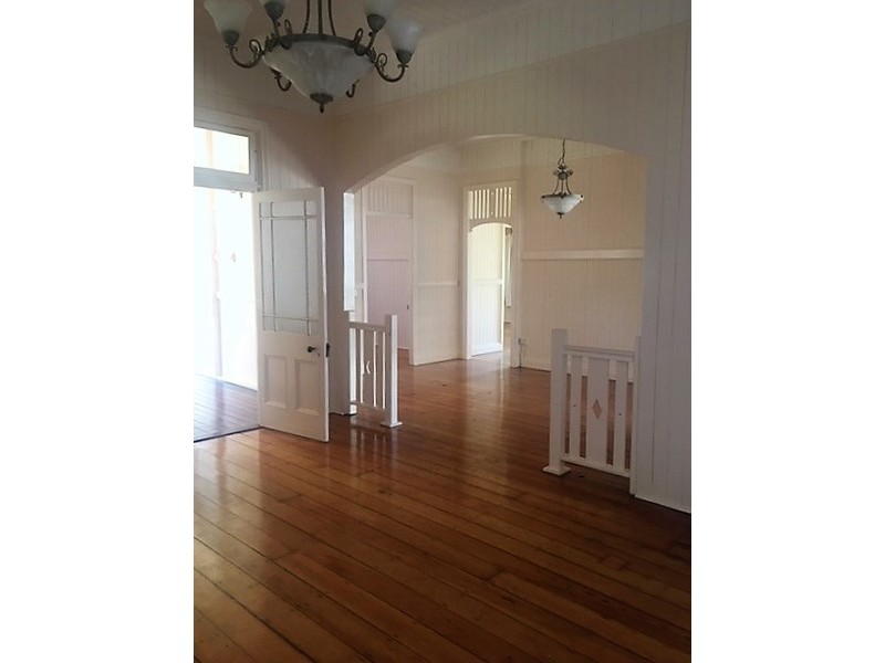 4 Brisbane Road, East Ipswich QLD 4305