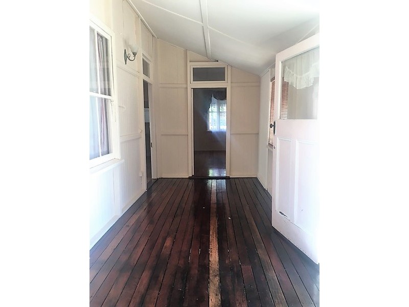 4 Brisbane Road, East Ipswich QLD 4305