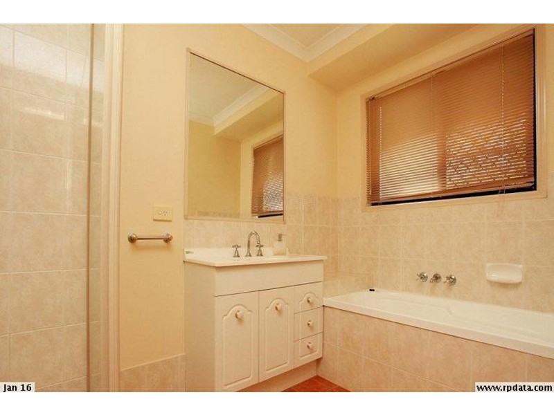 18 Links Avenue, Meadowbrook QLD 4131