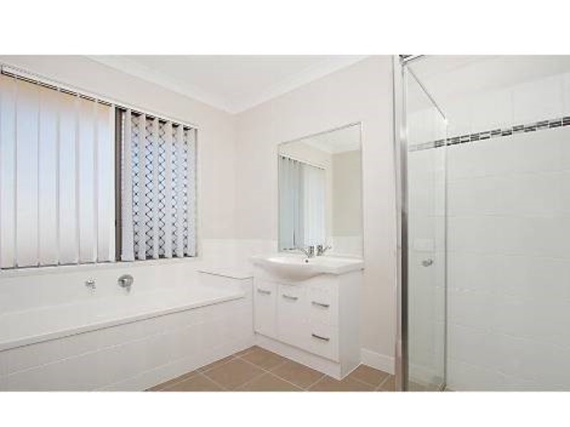 98 High Street, Blackstone QLD 4304