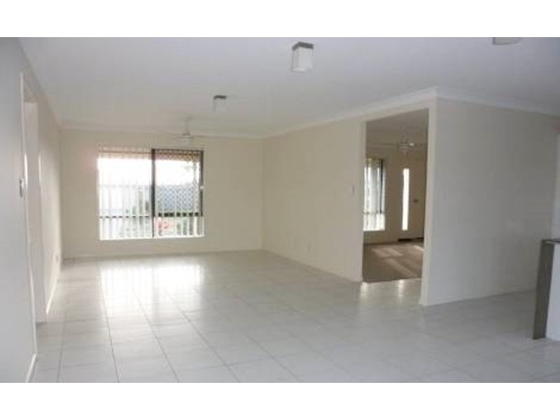 3 Iris Court, Yamanto QLD 4305