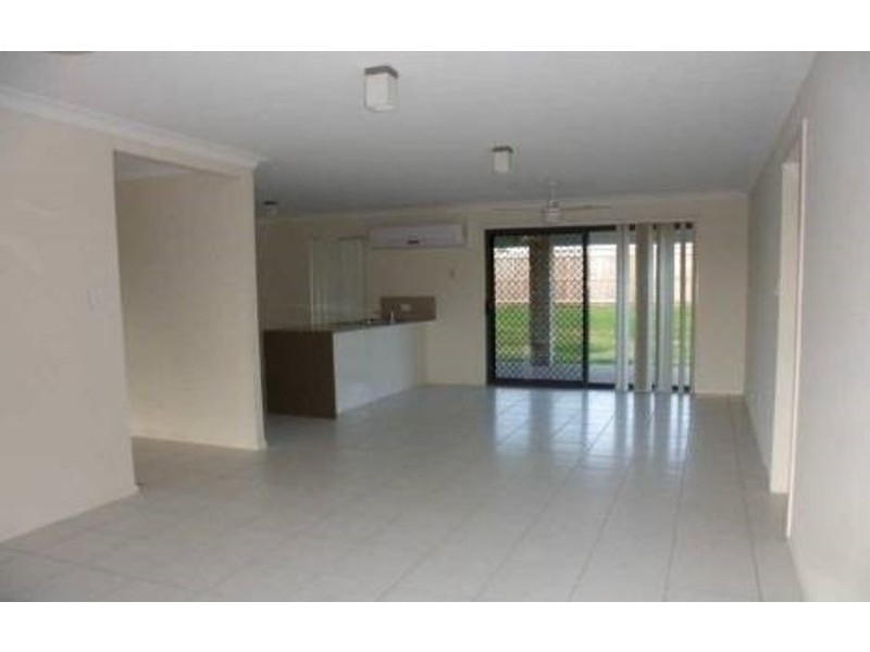 3 Iris Court, Yamanto QLD 4305