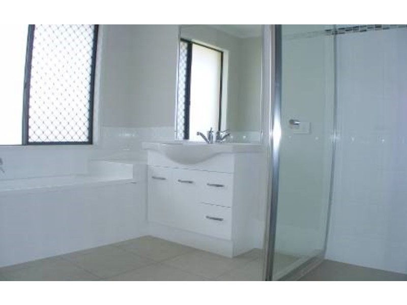 12 Iris Court, Yamanto QLD 4305