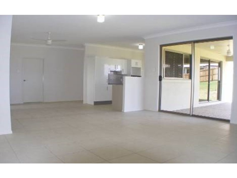 12 Iris Court, Yamanto QLD 4305