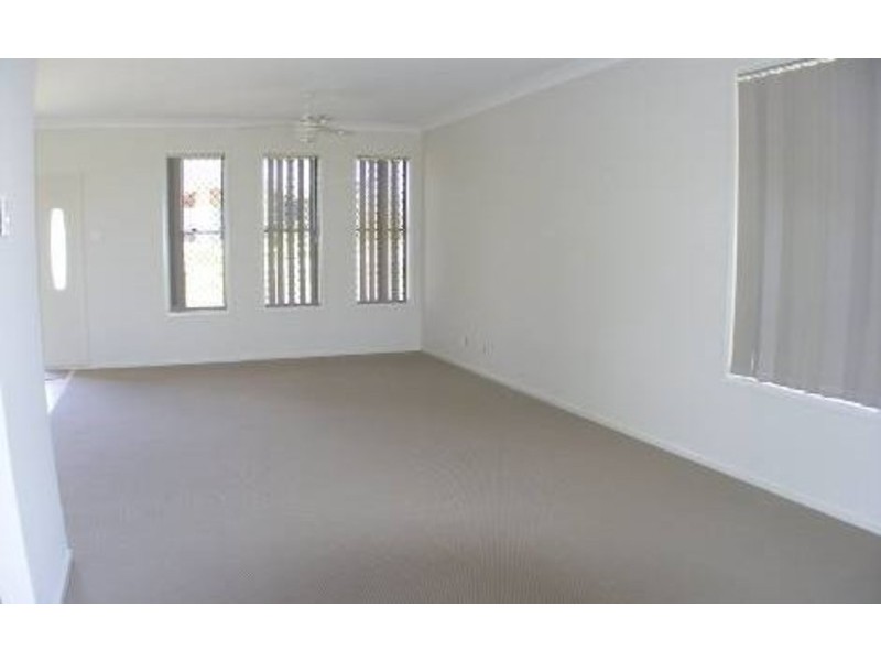 12 Iris Court, Yamanto QLD 4305