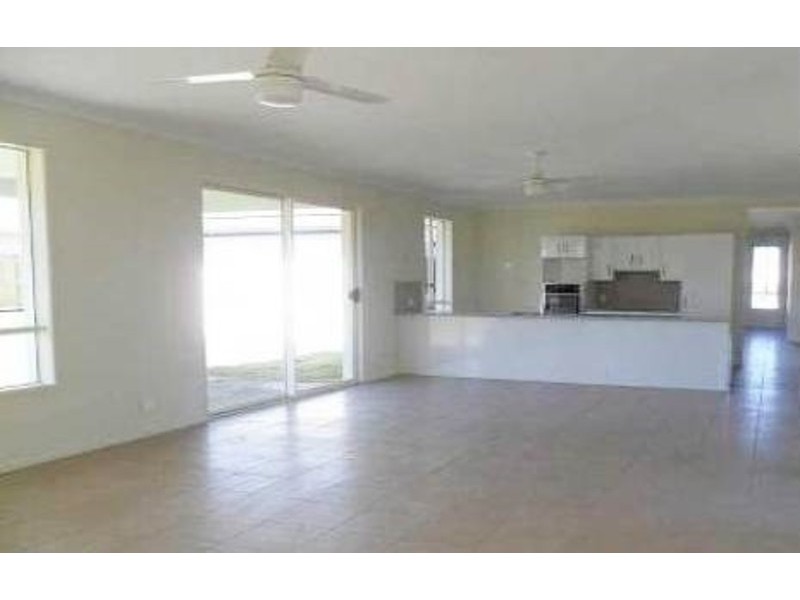 16 Iris Court, Yamanto QLD 4305