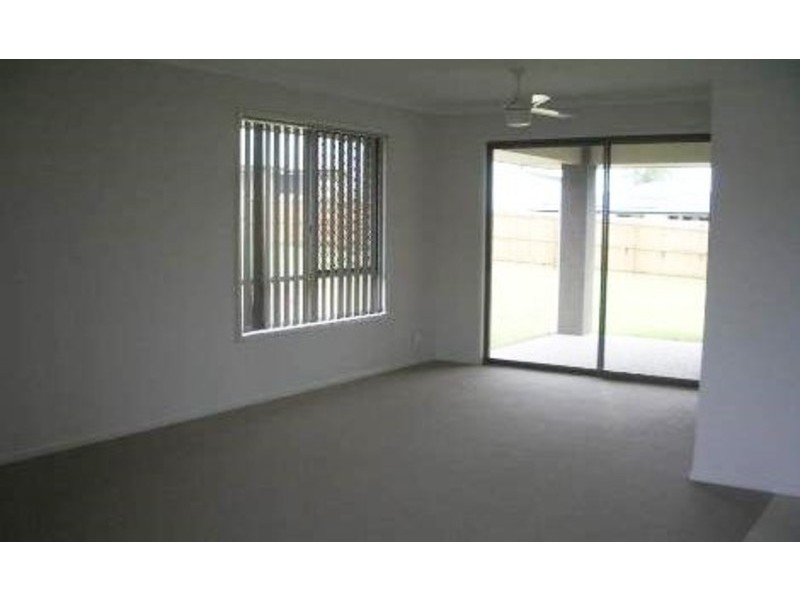 16 Iris Court, Yamanto QLD 4305