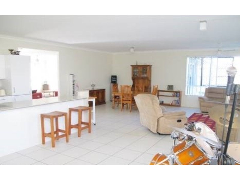 17 Iris Court, Yamanto QLD 4305