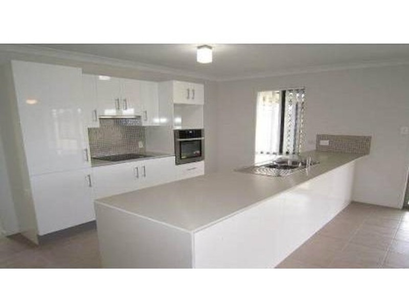 13 Petal Place, Yamanto QLD 4305