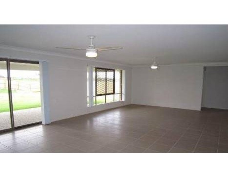 13 Petal Place, Yamanto QLD 4305