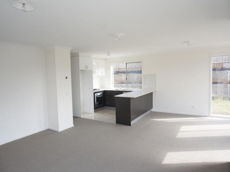 24 Todman Street, Drouin VIC 3818