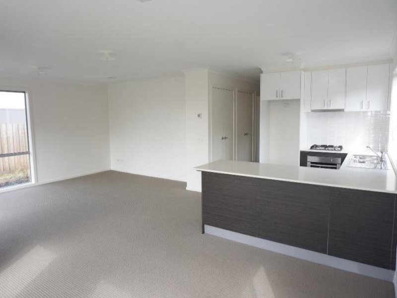 24 Todman Street, Drouin VIC 3818