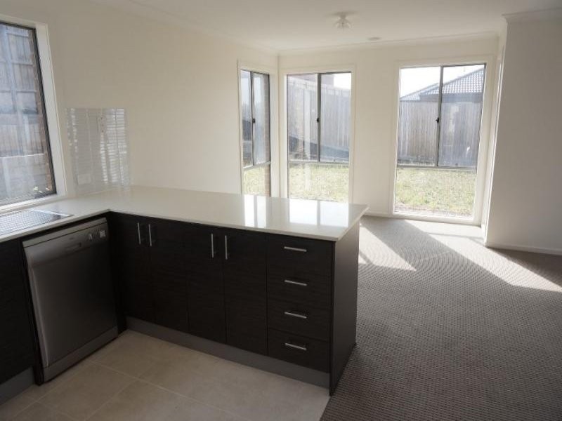 24 Todman Street, Drouin VIC 3818