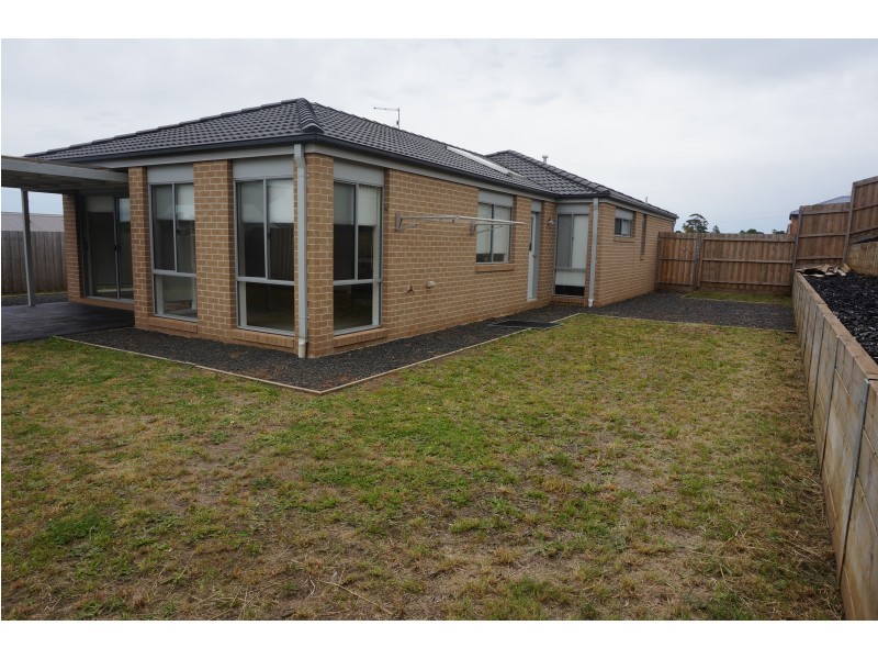 24 Todman Street, Drouin VIC 3818