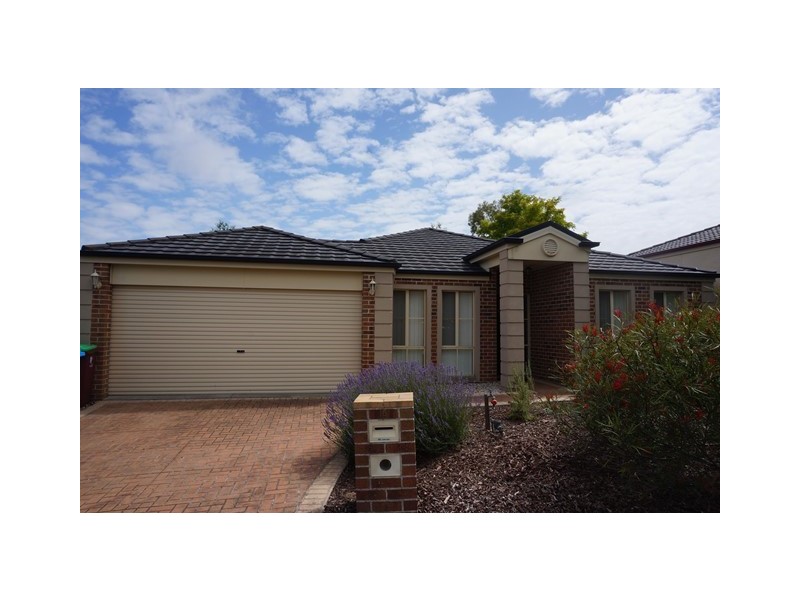 16 Turella Close, Berwick VIC 3806