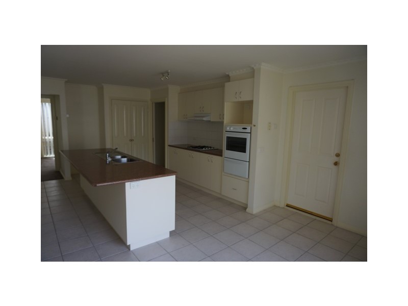 16 Turella Close, Berwick VIC 3806