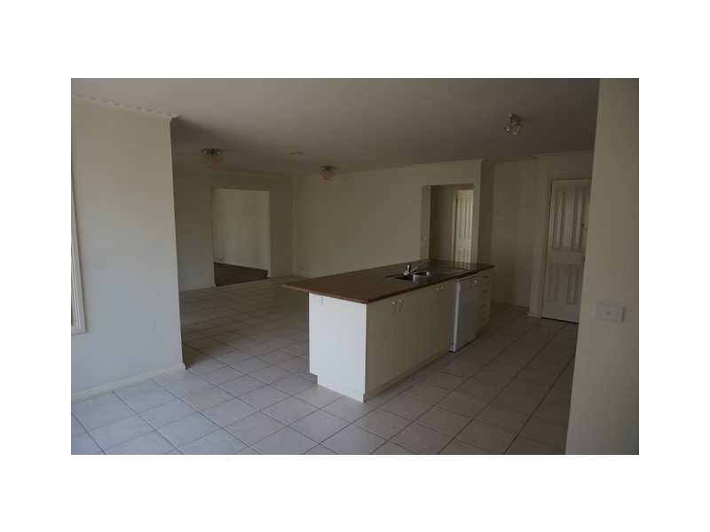 16 Turella Close, Berwick VIC 3806