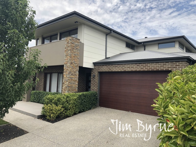 3 Flowerbloom Crescent, Clyde North VIC 3978