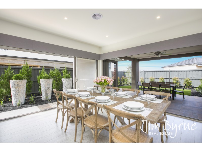 3 Flowerbloom Crescent, Clyde North VIC 3978