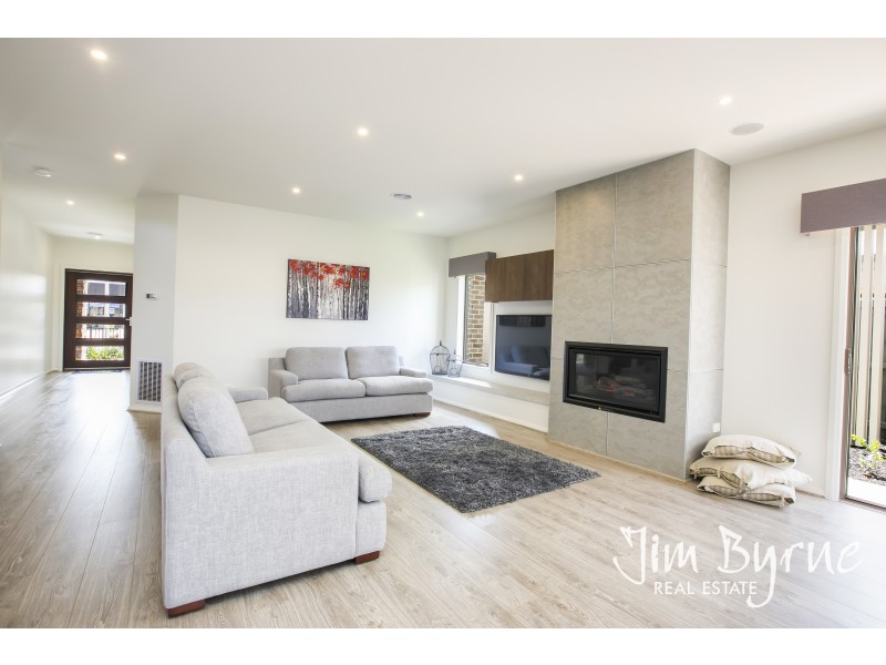 3 Flowerbloom Crescent, Clyde North VIC 3978