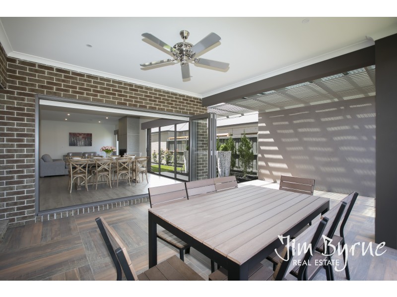 3 Flowerbloom Crescent, Clyde North VIC 3978