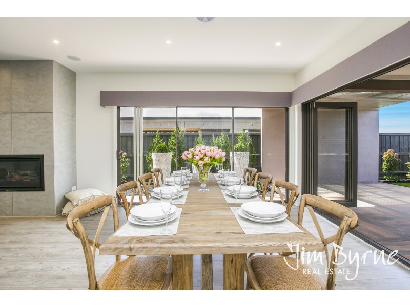 3 Flowerbloom Crescent, Clyde North VIC 3978