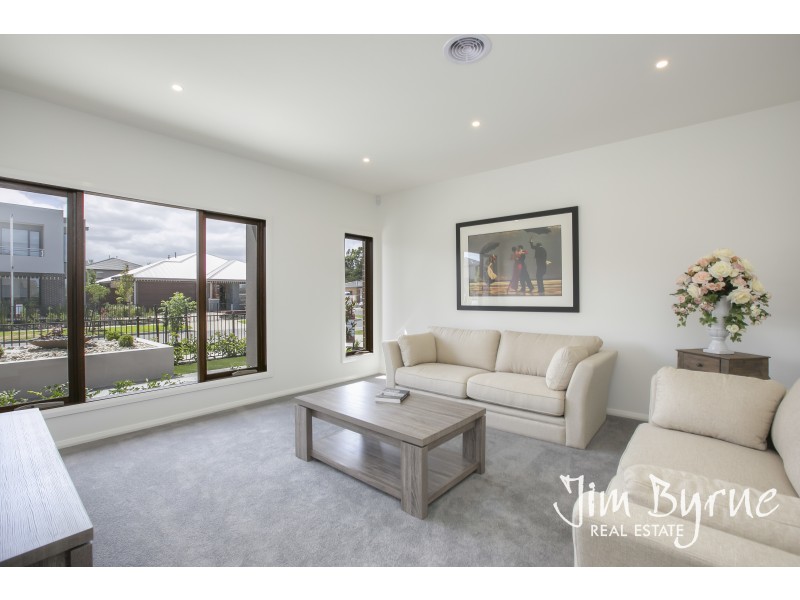 3 Flowerbloom Crescent, Clyde North VIC 3978