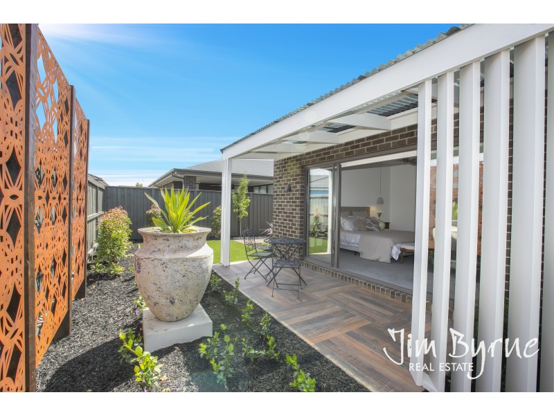 3 Flowerbloom Crescent, Clyde North VIC 3978