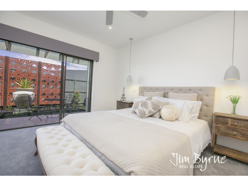 3 Flowerbloom Crescent, Clyde North VIC 3978