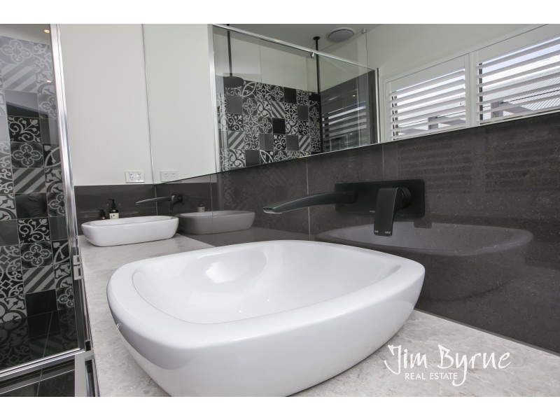 3 Flowerbloom Crescent, Clyde North VIC 3978