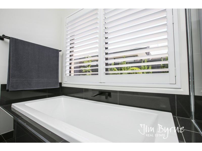 3 Flowerbloom Crescent, Clyde North VIC 3978