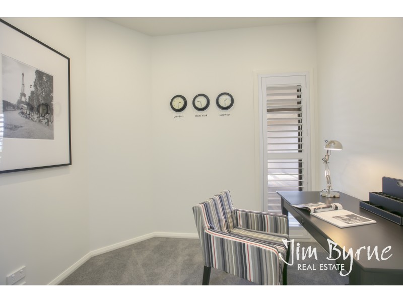 3 Flowerbloom Crescent, Clyde North VIC 3978