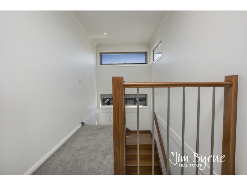 3 Flowerbloom Crescent, Clyde North VIC 3978