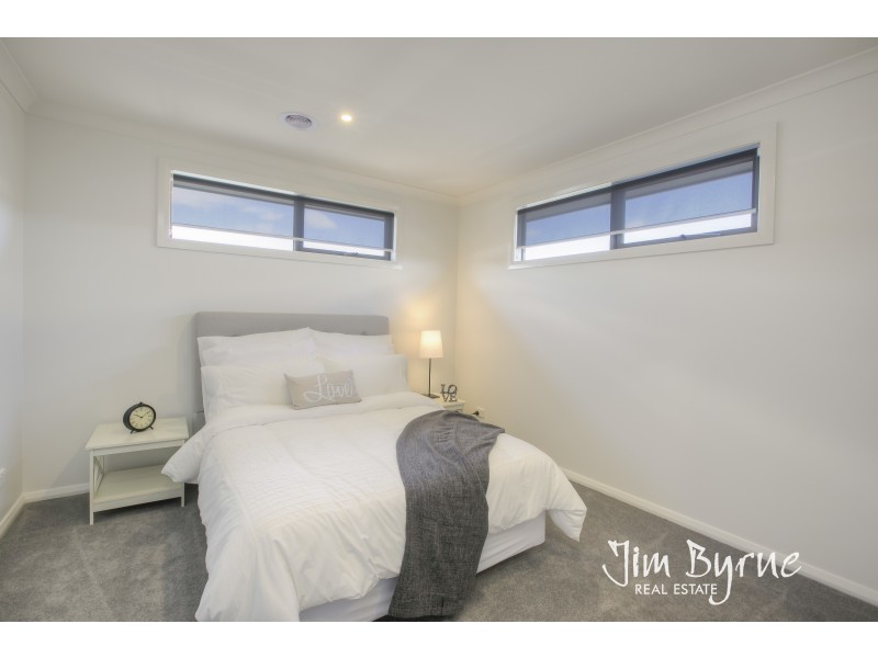 3 Flowerbloom Crescent, Clyde North VIC 3978