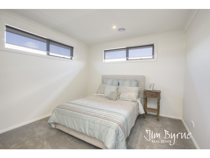 3 Flowerbloom Crescent, Clyde North VIC 3978