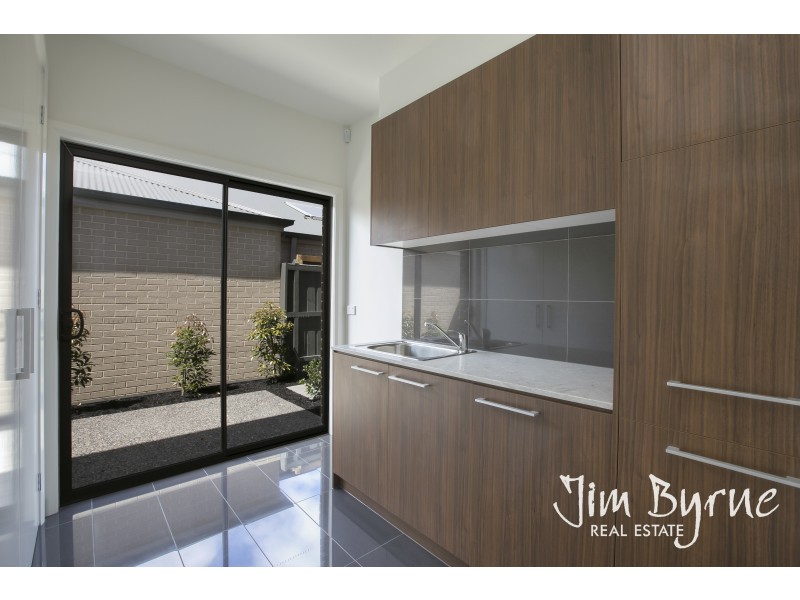 3 Flowerbloom Crescent, Clyde North VIC 3978